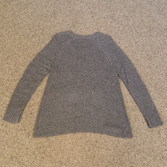 NWT Loft Sweater
Gray (Size M)
Beautiful details with sleeve/bottom slits - Picture 5 of 6